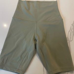 Lululemon Align short Mint Cond Olive Green